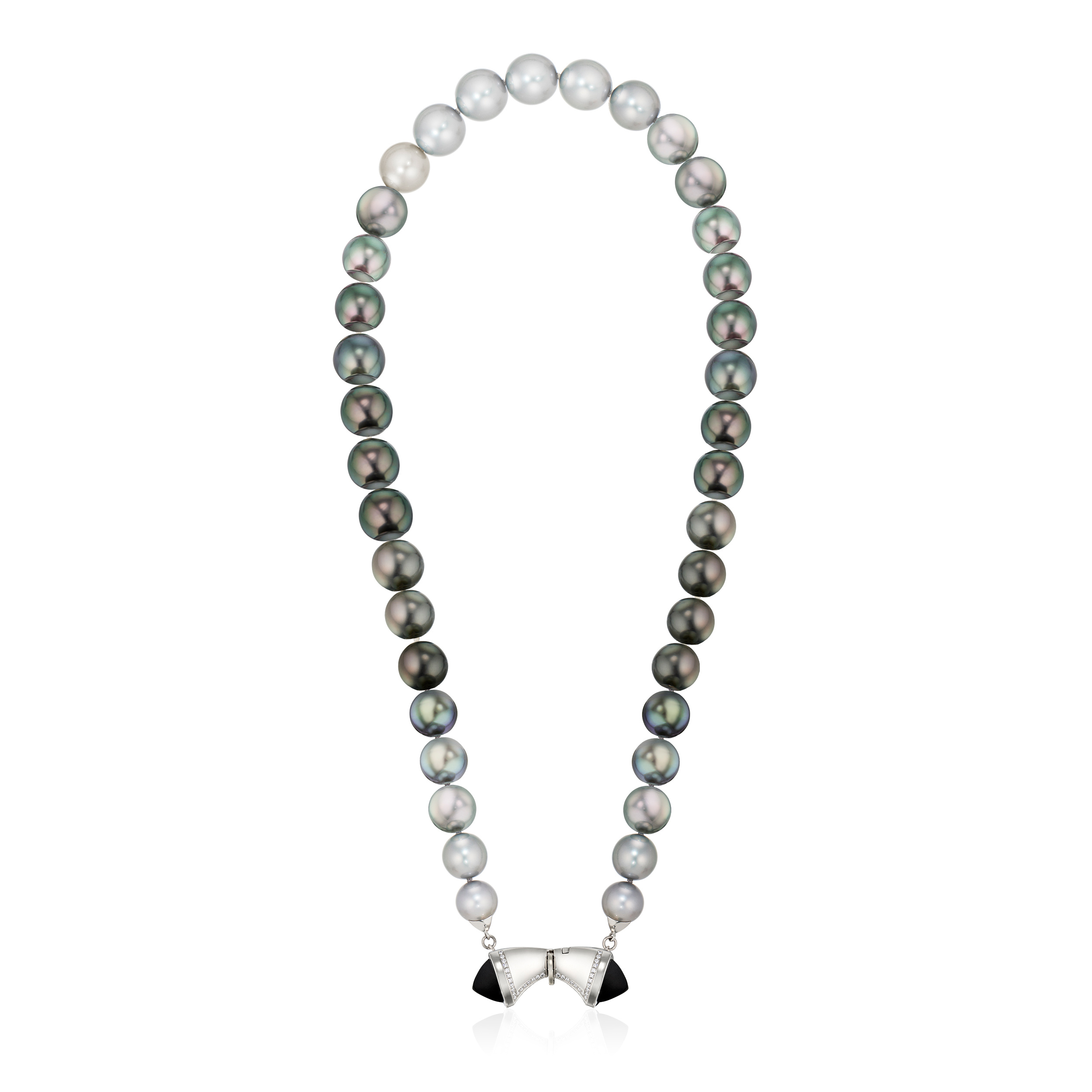 This is the Pearl Necklace With Temple Bow Clasp by Sardwell from Renisis. It features ombré Tahitian pearl necklace and 18K white gold clasp with black jade and pavé diamonds patterns